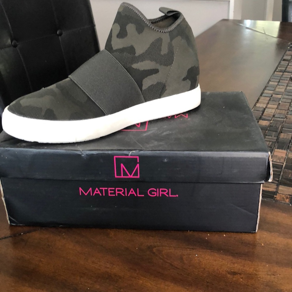 Ankle slip on sneaker
